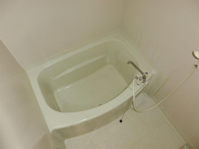バス・シャワールーム　シャワー付でゆっくりと入浴できるバスルーム♪