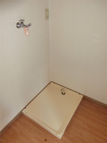 その他設備　防水パン付き洗濯機置き場です♪