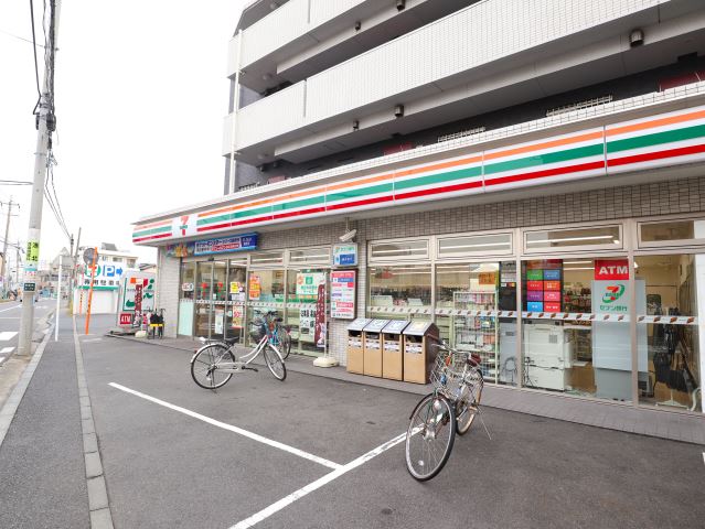 コンビニ　セブンイレブン（コンビニ）まで530m