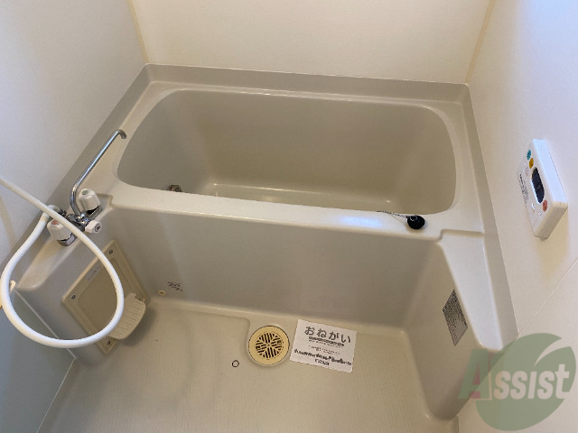 バス・シャワールーム　追い焚き機能が付いているのでいつでも温かいお風呂に入れますよ