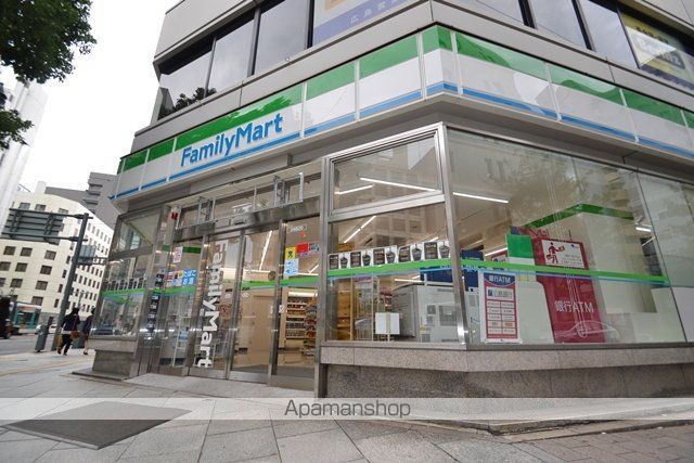 コンビニ　ファミリーマート紙屋町東店（コンビニ）まで549m