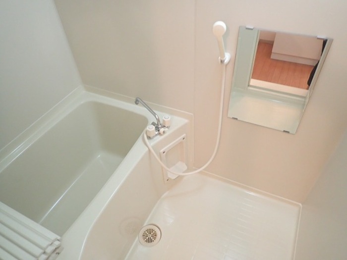 バス・シャワールーム　※同建物の別のお部屋の写真です。