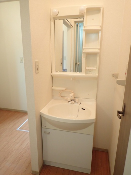 洗面設備　※同建物の別のお部屋の写真です。