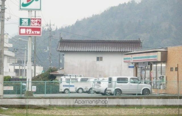 コンビニ　セブンイレブン（コンビニ）まで700m