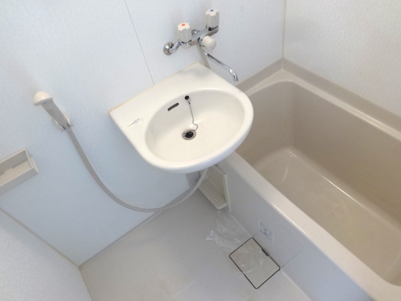 バス・シャワールーム　トイレとお風呂は別です。