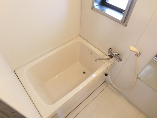 バス・シャワールーム　換気窓あり