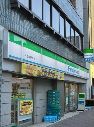 コンビニ　ファミリーマート（コンビニ）まで7m