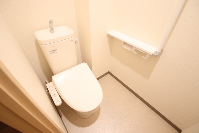 トイレ　※別室の参考写真の為、現況優先です。