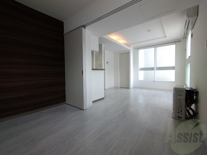その他部屋・スペース　寝室はこちらです。光が差し込む、温かみのあるお部屋です。