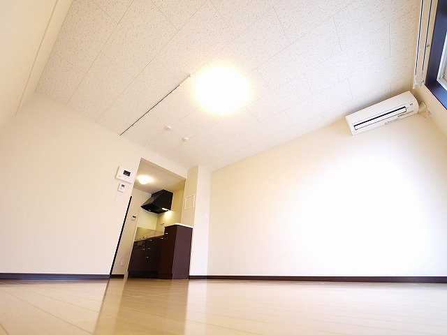 居室・リビング　こちらの居間で趣味の時間をお楽しみください