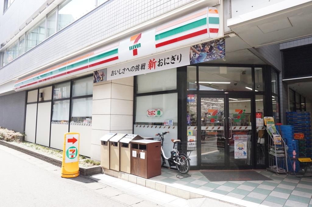 コンビニ　セブンイレブン 松戸八柱駅前店（コンビニ）まで113m