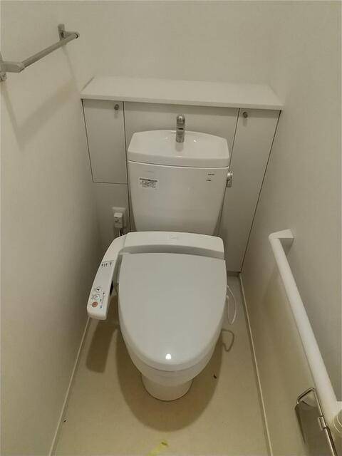 トイレ　温水洗浄便座機能です