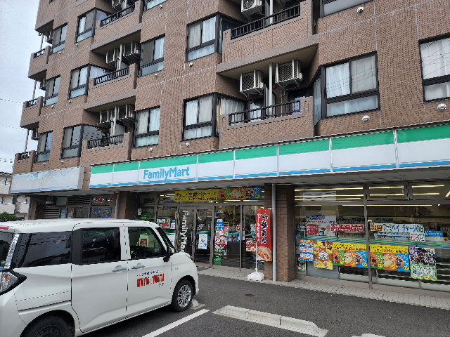 コンビニ　ファミリーマート大和深見西店（コンビニ）まで217m
