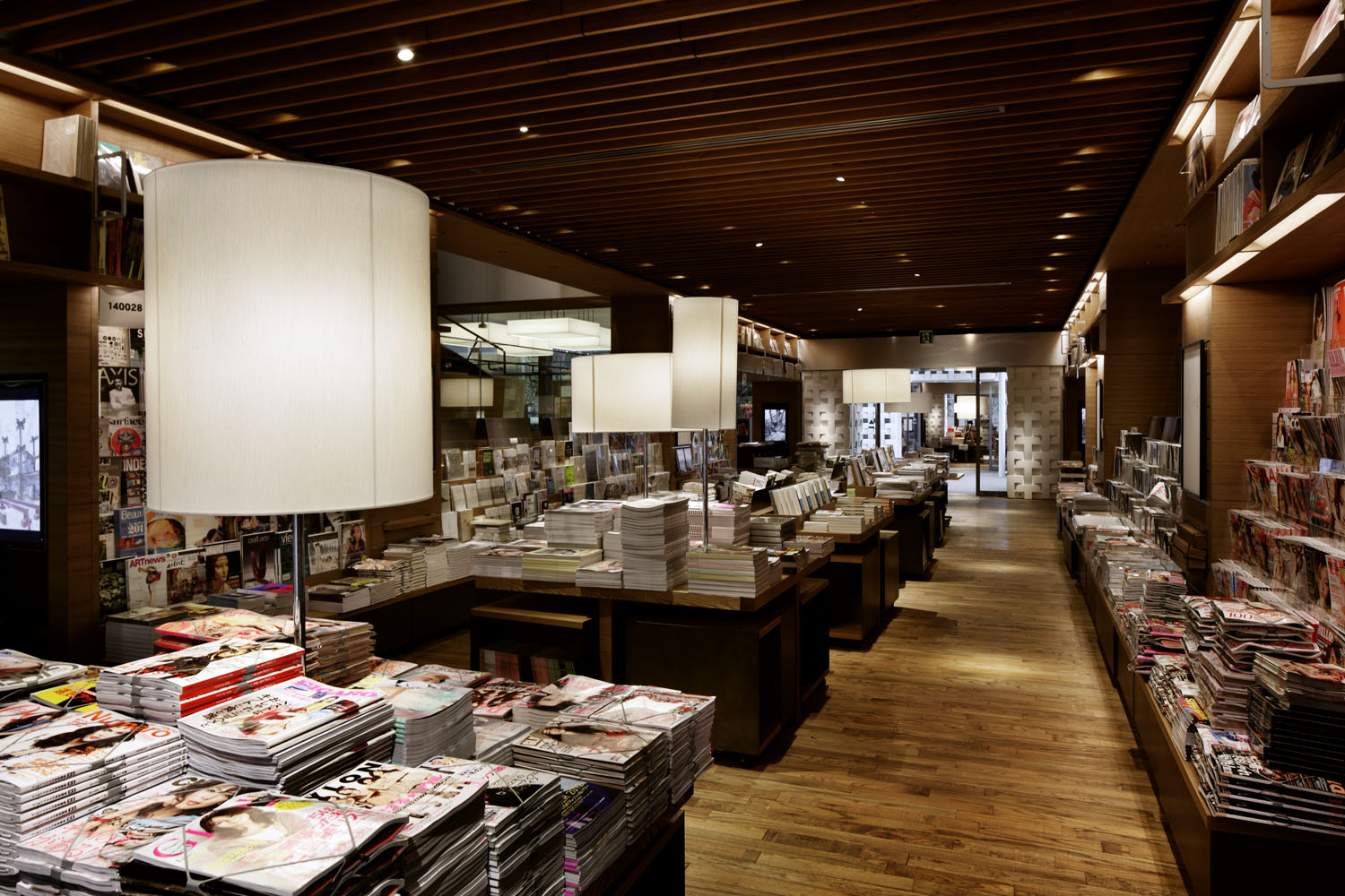 レンタルビデオ　代官山蔦屋書店（レンタルビデオ）まで537m