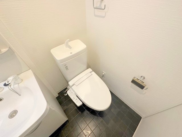 トイレ　綺麗なトイレにはウォシュレット標準装備です。