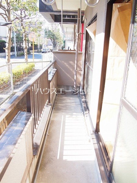 バルコニー　洗濯物も干せるバルコニー。※参考画像