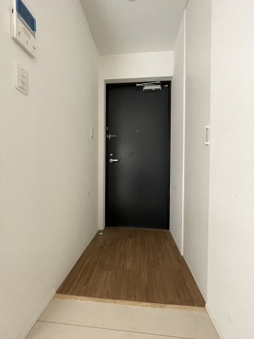 地下鉄西神・山手線 大倉山駅 徒歩15分 3階建 築9年の玄関写真