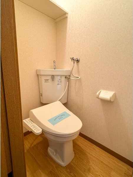 トイレ　嬉しいウォシュレット付きのトイレ！便座温かいですよ♪