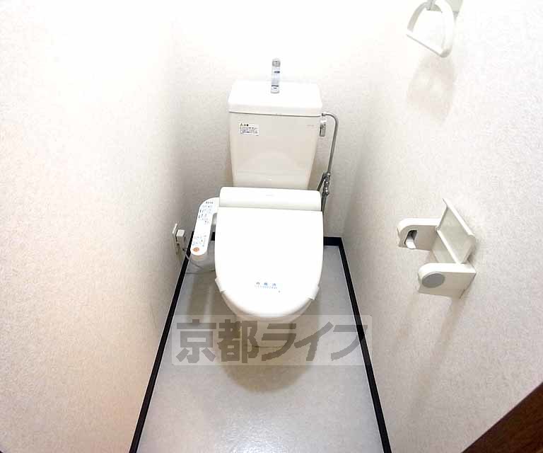 トイレ　ウォシュレット付きです。