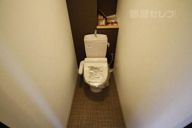 トイレ　０１号室と間取り反転となります。