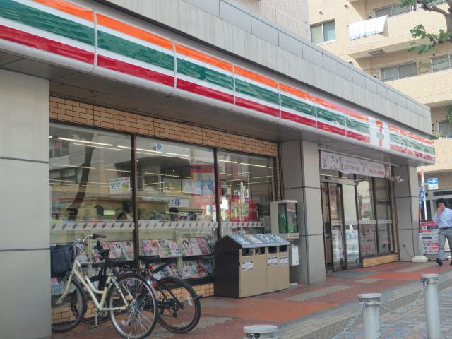 コンビニ　セブンイレブン（コンビニ）まで230m