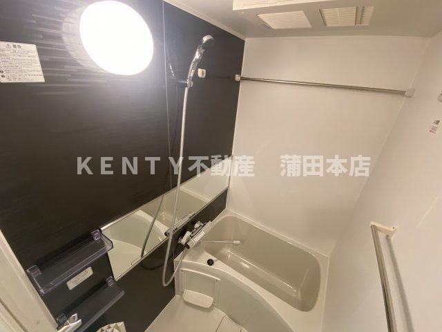 バス・シャワールーム　コンパクトで使いやすいお風呂です