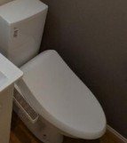 トイレ　※同施工会社参考写真※