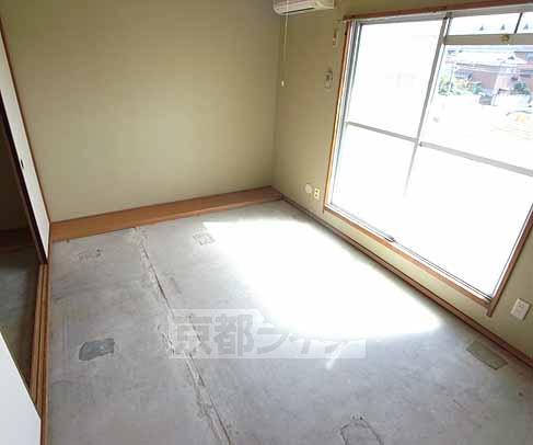 居室・リビング　南向きで明るいお部屋です