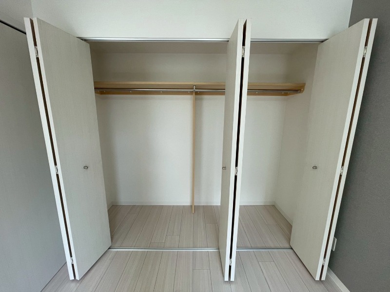 収納　クローゼットは奥行きもあり、荷物が多い方でも安心です。