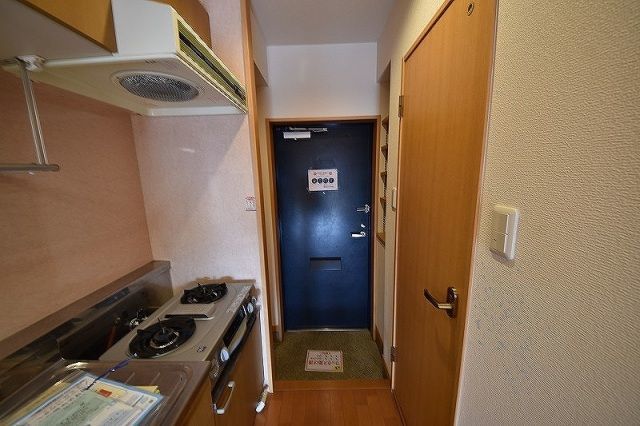 玄関　別部屋の写真です