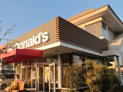 飲食店　マクドナルド 平手店（飲食店）まで598m