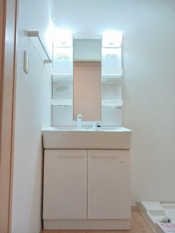 洗面設備　朝の身支度には欠かせない独立洗面化粧台