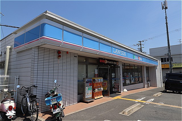 コンビニ　ローソン大東三箇四丁目店（コンビニ）まで119m