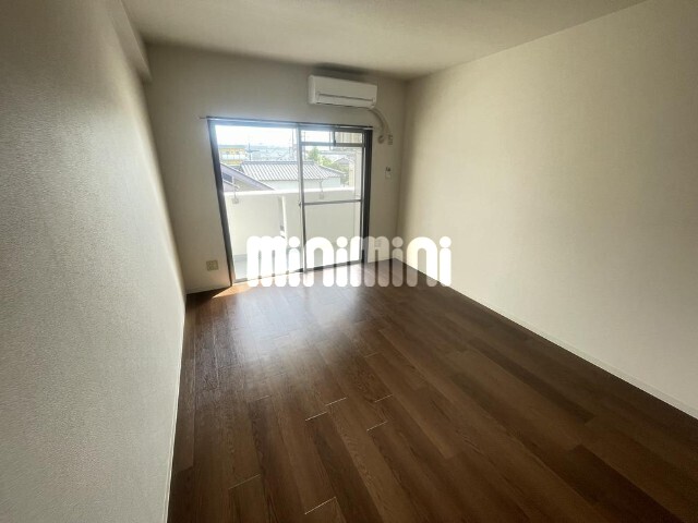 居室・リビング　日当たりの良いお部屋です。