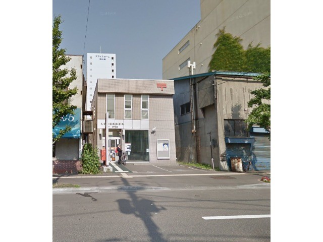 郵便局　札幌南四条郵便局（郵便局）まで216m