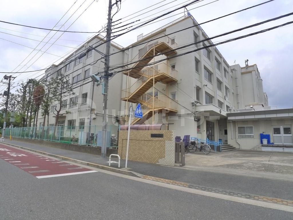 小学校　江戸川区立上一色南小学校（小学校）まで680m
