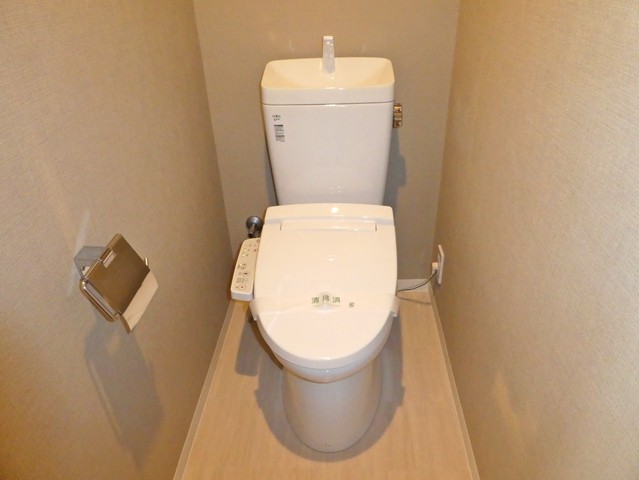 トイレ　嬉しい温水洗浄便座♪
