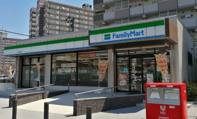 コンビニ　ファミリーマート 豊成団地店（コンビニ）まで384m