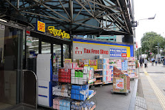 ドラックストア　薬マツモトキヨシ 南青山店（ドラッグストア）まで465m