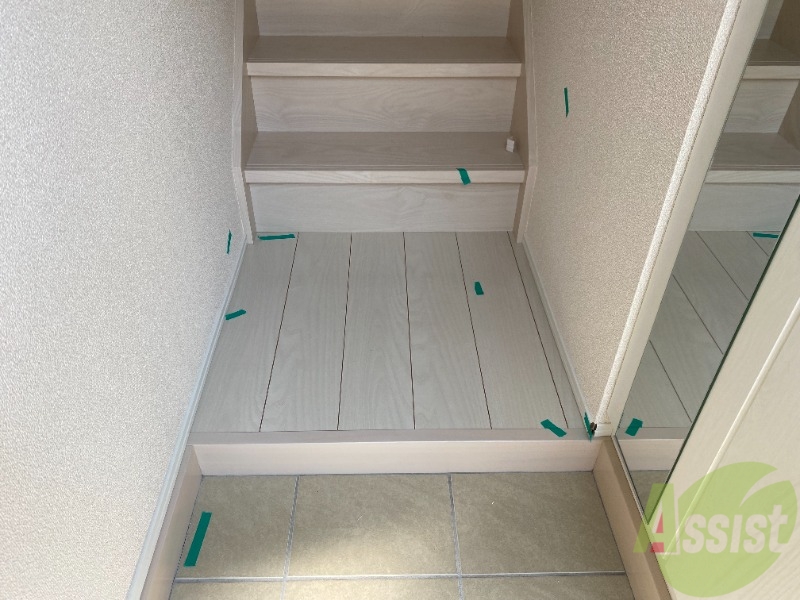 玄関　玄関からはすぐにお部屋が見えないの安心ですね。