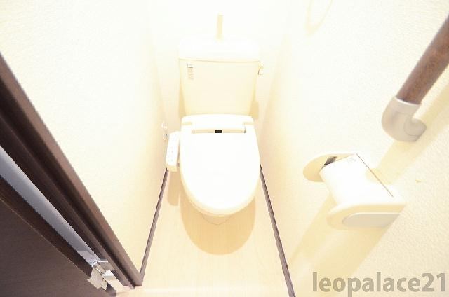 トイレ　温水洗浄便座です