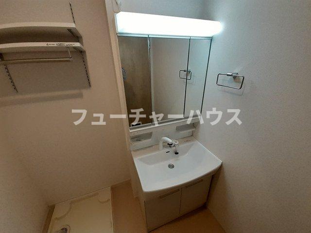 洗面設備　スペースが確保できる洗面所です