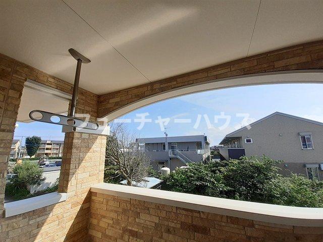 バルコニー　外からの目が気にならないバルコニーで洗濯物が干せます