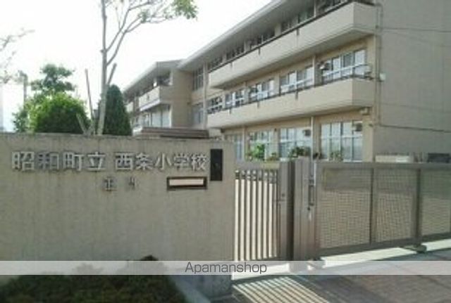 小学校　西条小学校（小学校）まで300m