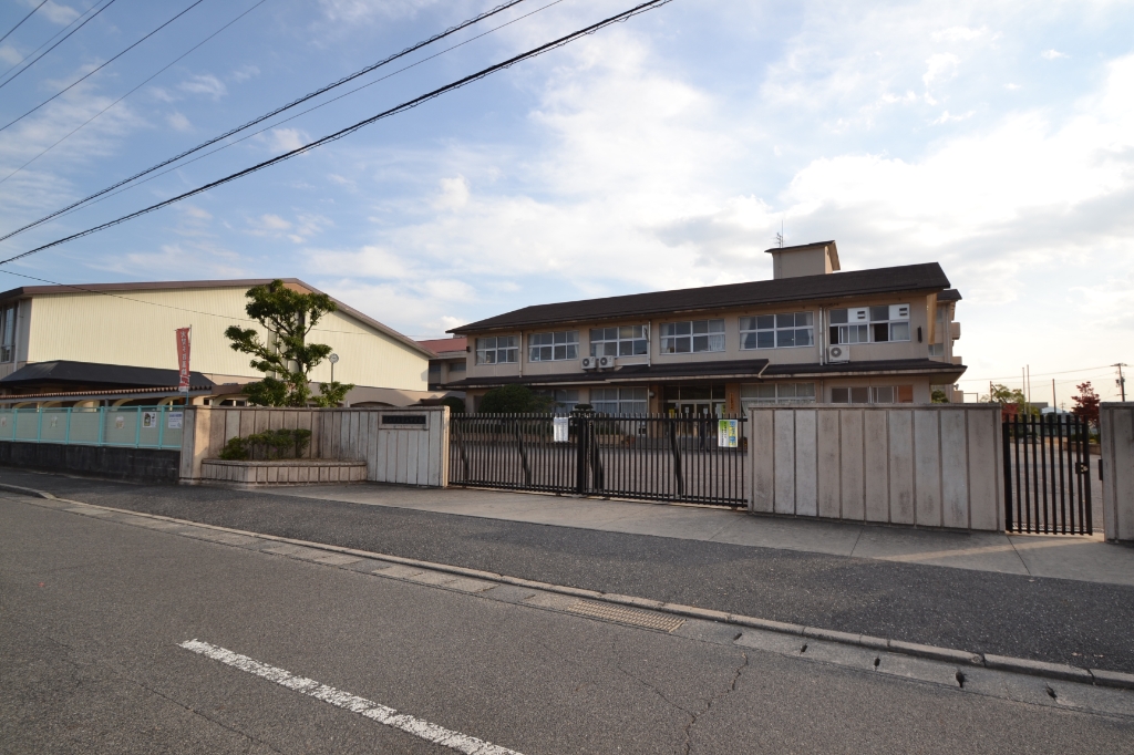 中学校　岡山市立富山中学校（中学校）まで2047m
