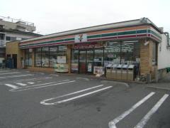 コンビニ　セブンイレブン 足立鹿浜店（コンビニ）まで620m
