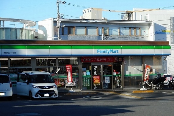 コンビニ　ファミリーマート（コンビニ）まで150m