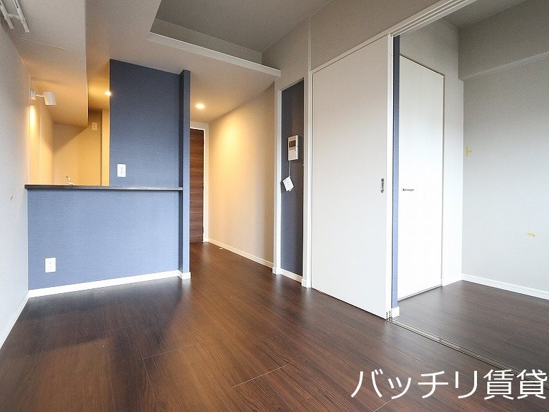 居室・リビング　別号室タイプの為、現状を優先致します。