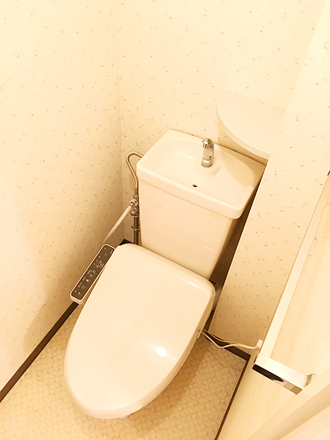 トイレ　◇いつでも便座が温かい、温水洗浄便座付です！