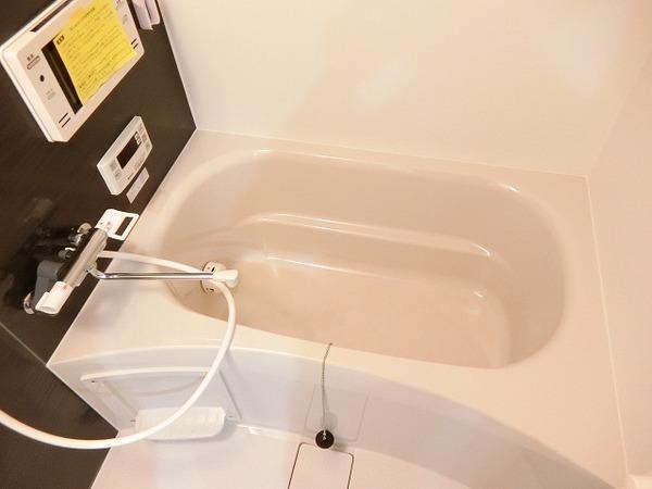バス・シャワールーム　浴室乾燥機、追焚機能付の広々バスルーム！